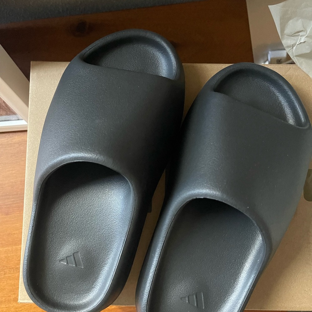 Yeezy slides onyx (New, Authentic, size 5)